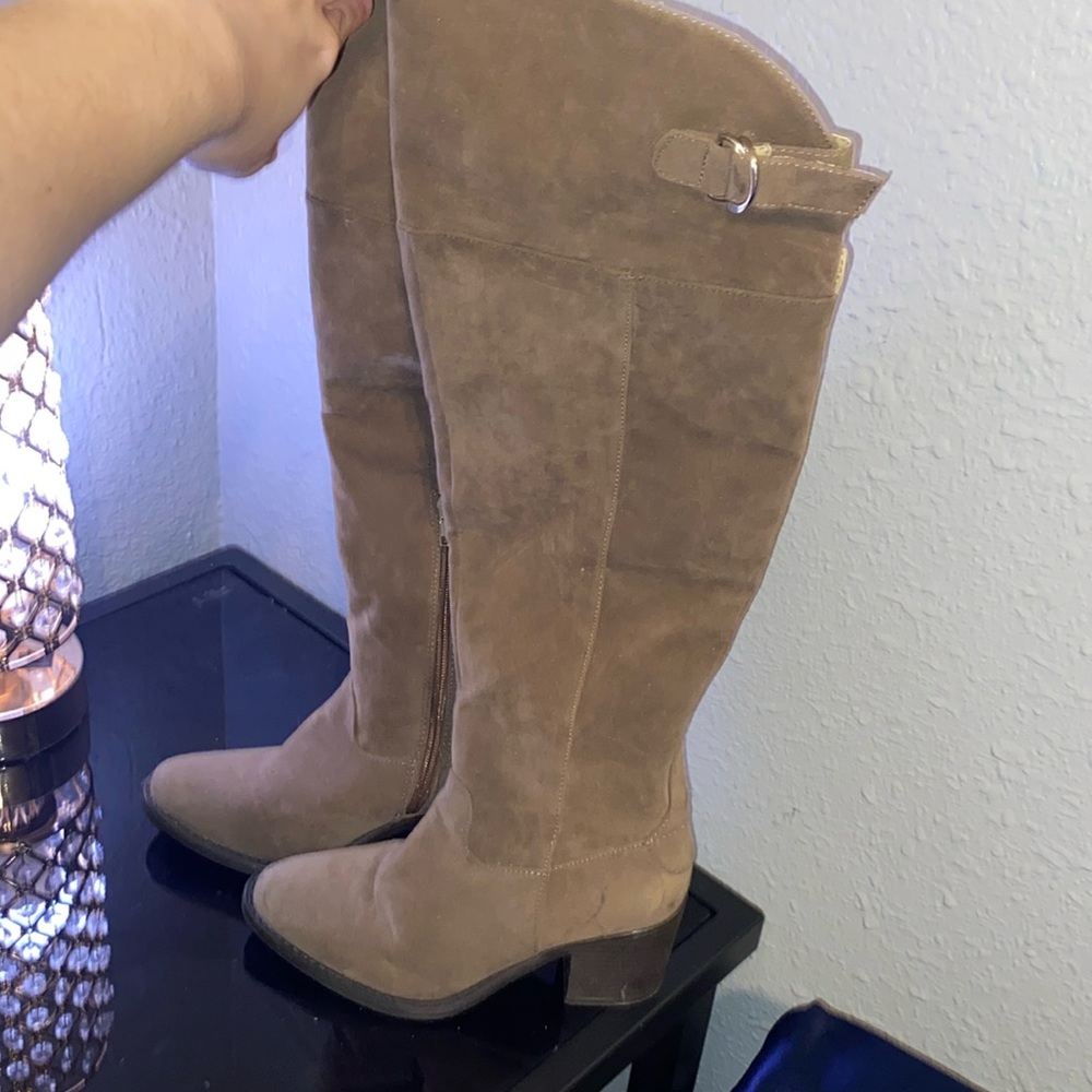 Tall grey brownish quipid boots barely worn